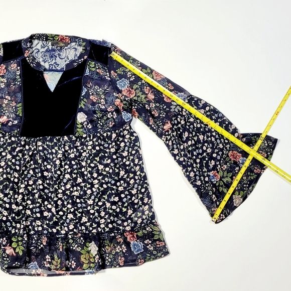 Suzanne Betro Floral Velvet Lace Ruffles Bell Sleeves Flowy Pop Over Blouse (1X) - Picture 12 of 13